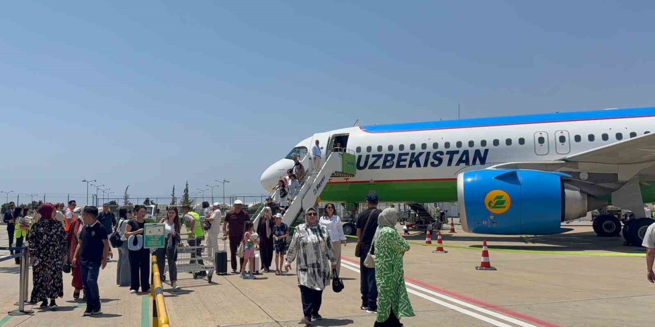 Özbekistan’dan Gazipaşa-alanya Havalimanı’na İlk Direkt Uçuş Gerçekleşti