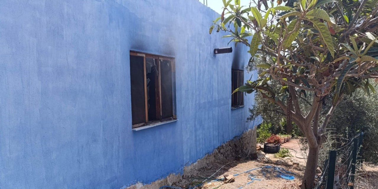 Evde Yangın Çıktı, Yaşlı Adam Son Anda Kurtarıldı