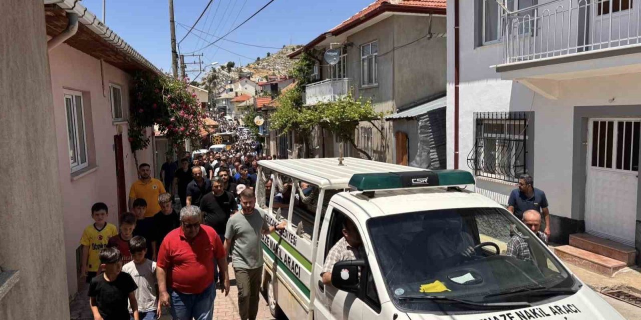 Kayıp Kurbanlığını Ararken Canından Olan Genç Toprağa Verildi