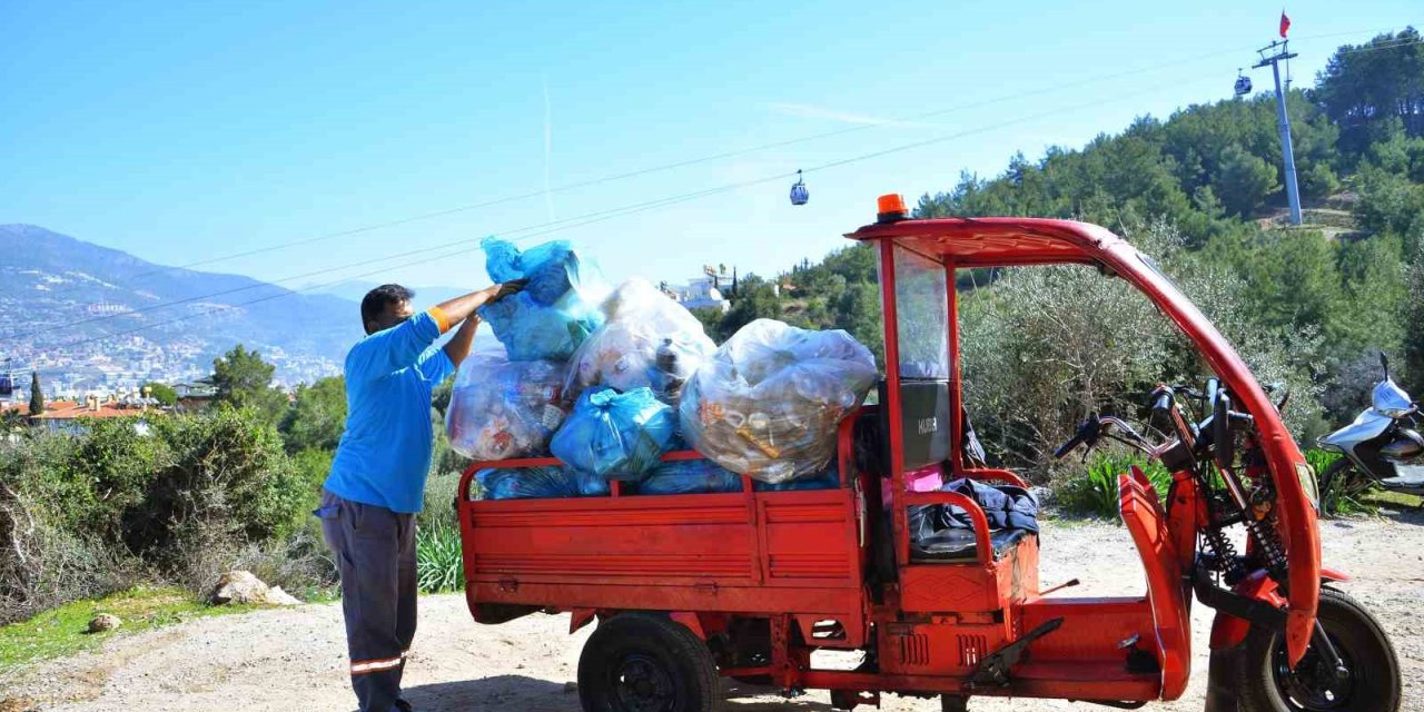 Bayramda Tatilciler Alanya’ya 5 Bin Ton Atık Bıraktı