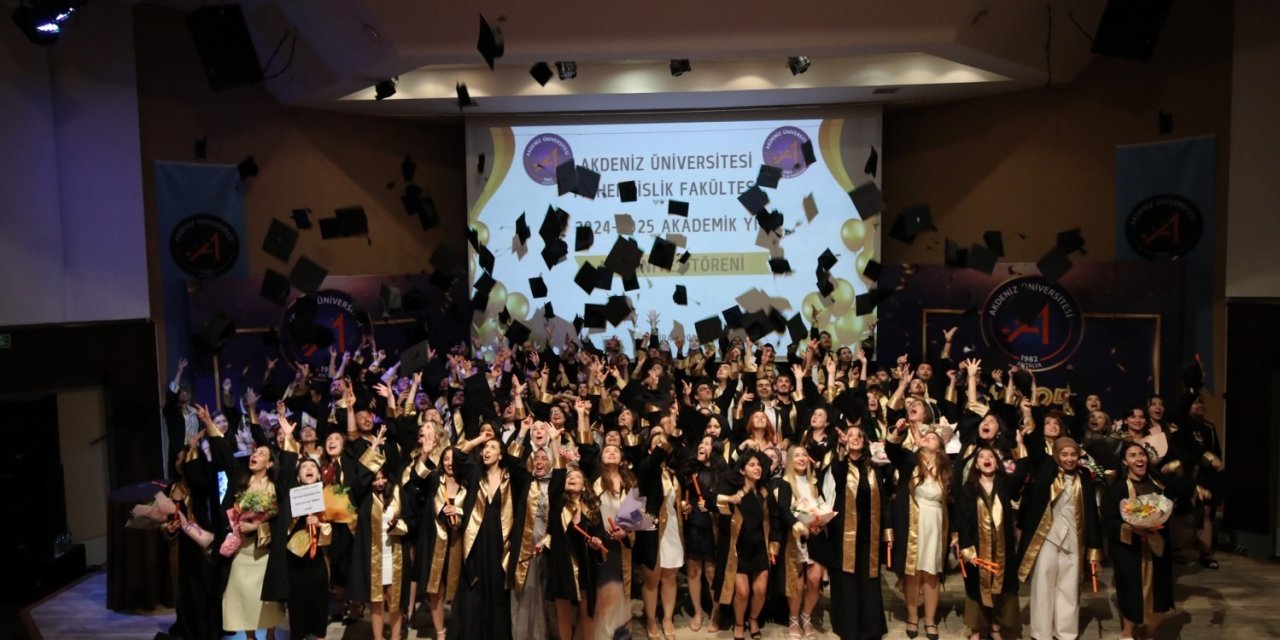 Akdeniz Üniversitesi’nde Mühendisler Mezun Oldu