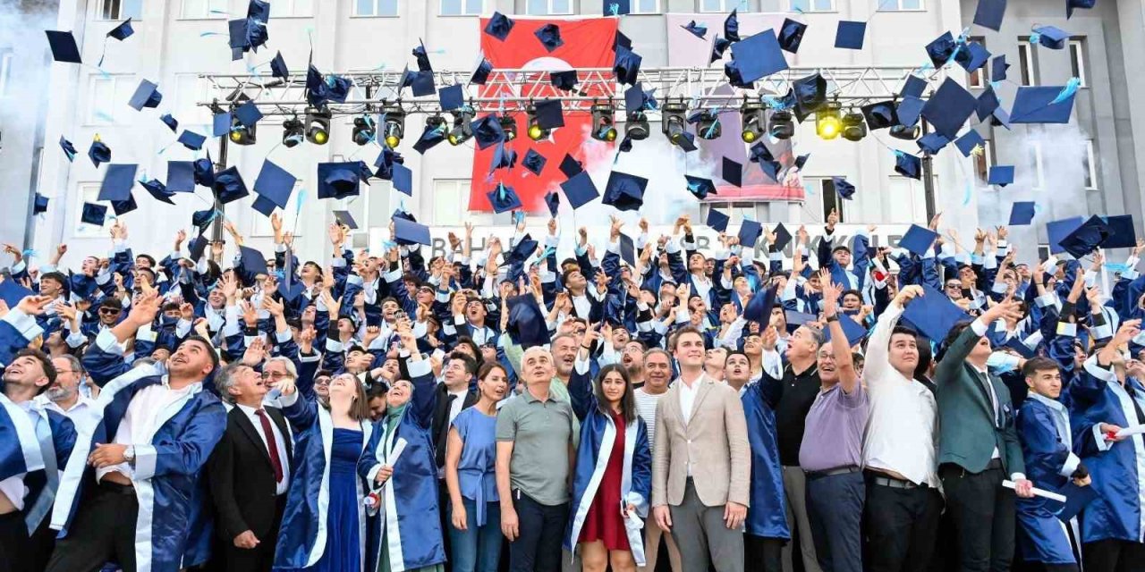 Ali Bahar Aosb Teknik Koleji’nde İlk Mezuniyet Coşkusu: 254 Öğrenci Kep Attı