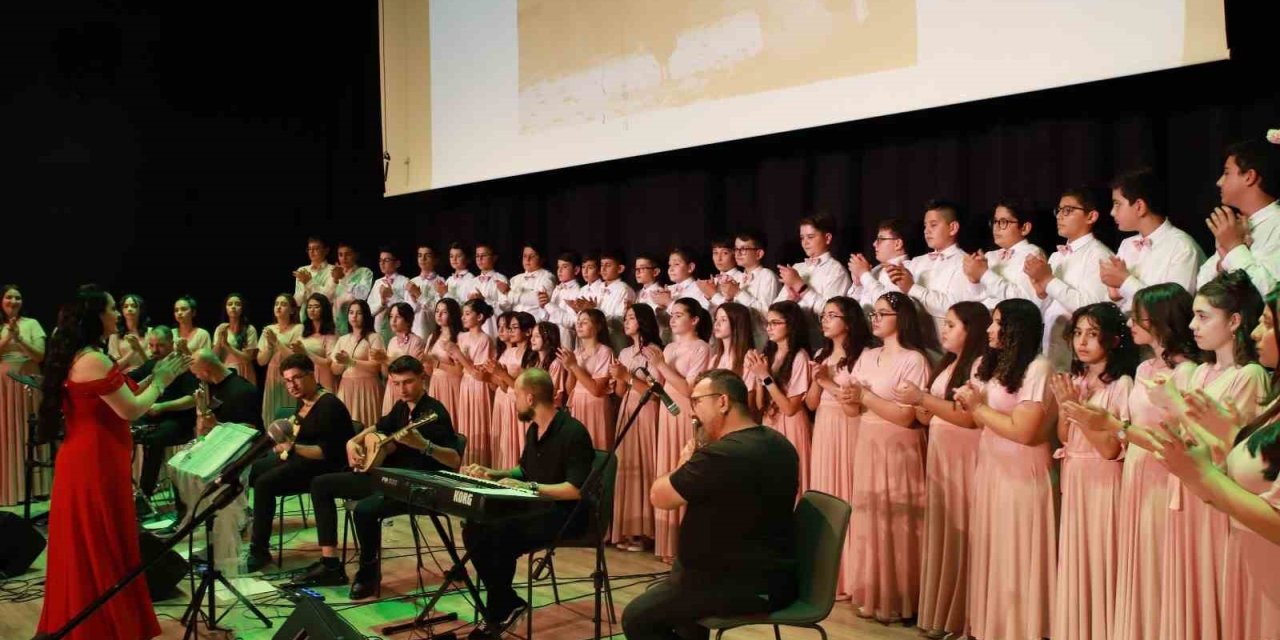 Niğde’de Şiir Ve Müzik Dolu Akşam: ’bir Nefes Şiir, Bir Ezgi Müzik’ Programı Yoğun İlgi Gördü