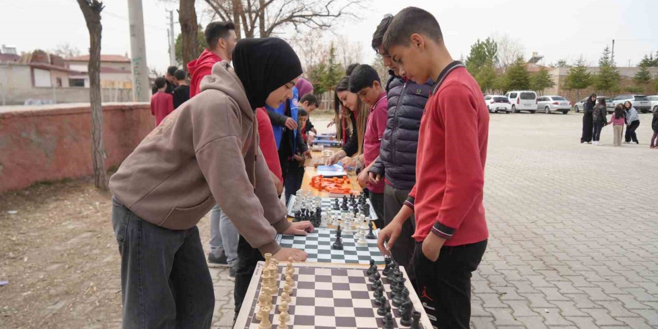 ’dijitalden Uzaklaş’ Sloganı İle Çocuklar Geleneksel Oyunlarla Eğlendi