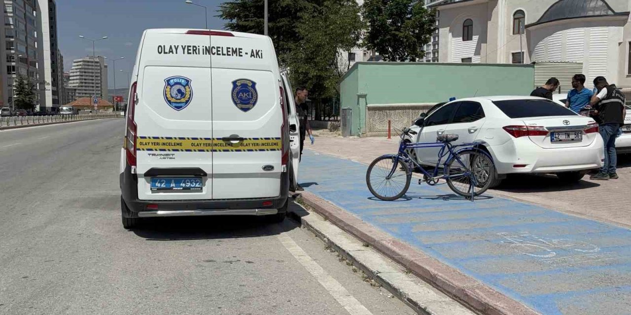 Otomobilin Çarptığı Bisikletli Hayatını Kaybetti