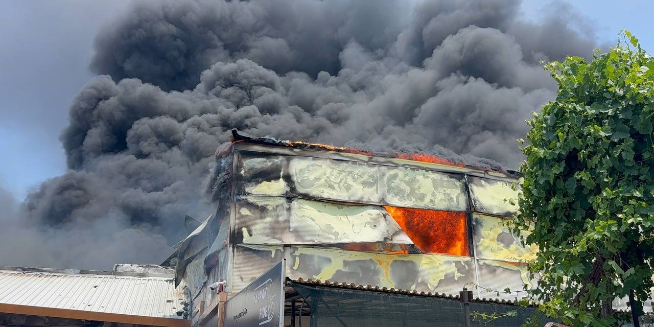 Fide Üretim Merkezi Alev Alev Yandı Çalışanlar Gözyaşlarına Boğuldu