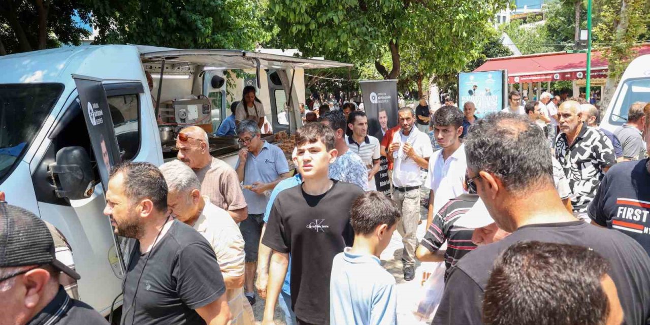 Antalya Büyükşehir Belediyesi’nden Ferdi Zeyrek İçin Lokma Dağıtımı