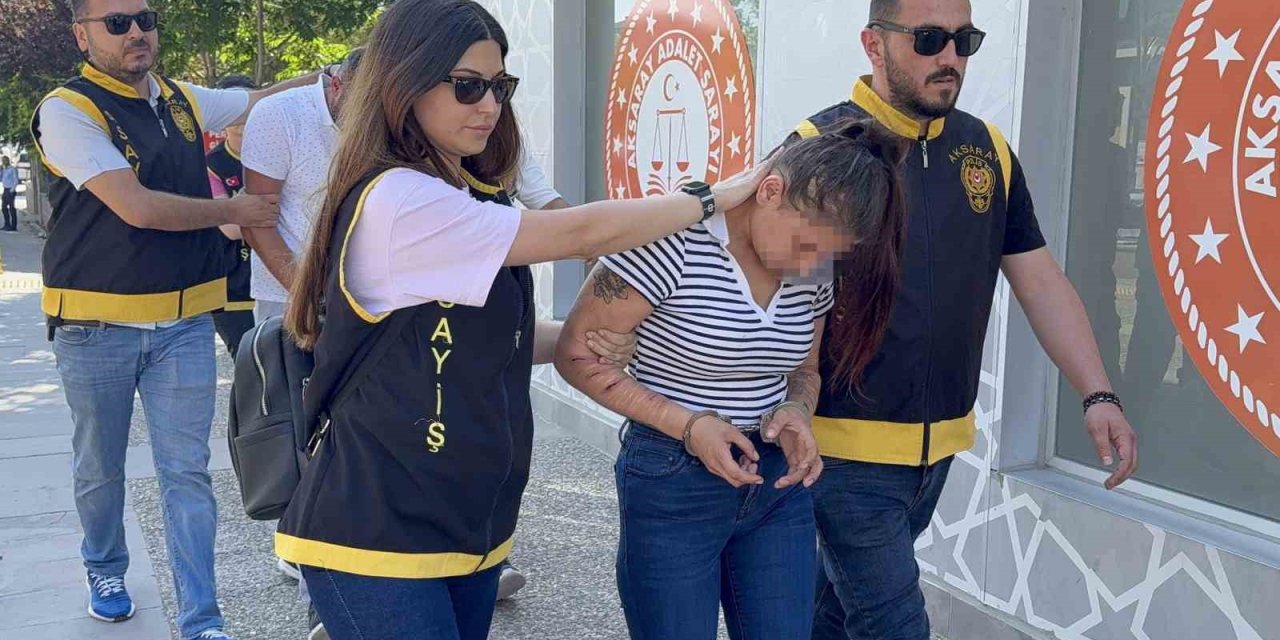 Ablasını Öldürüp, Arkadaşını Bıçaklayan Kadın Tutuklandı