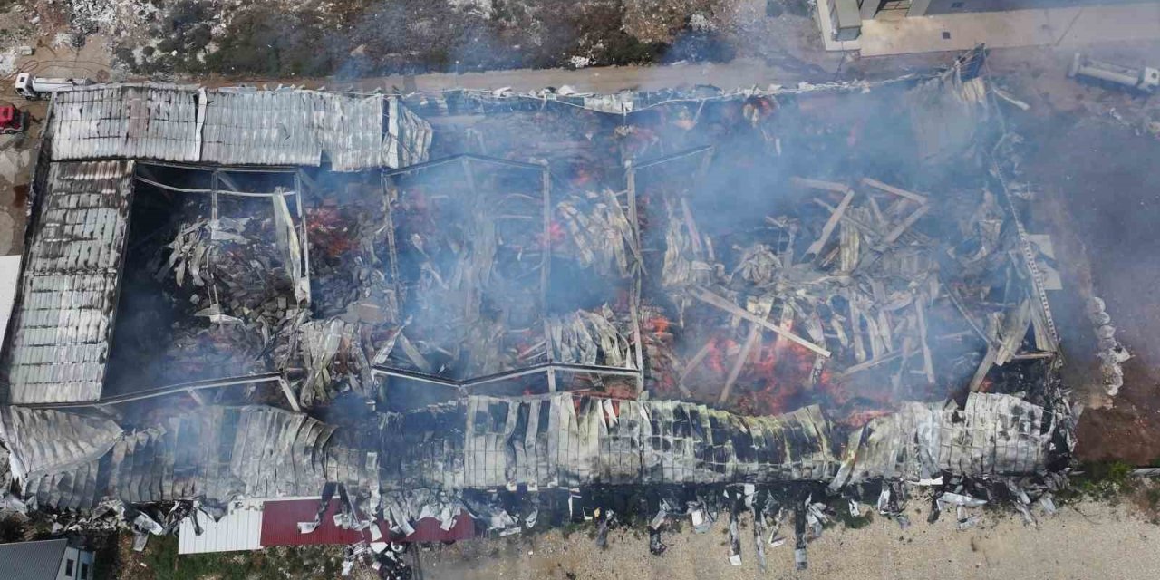 Pamuk Deposundaki Yangın Kontrol Altına Alındı:son Durum Havadan Görüntülendi