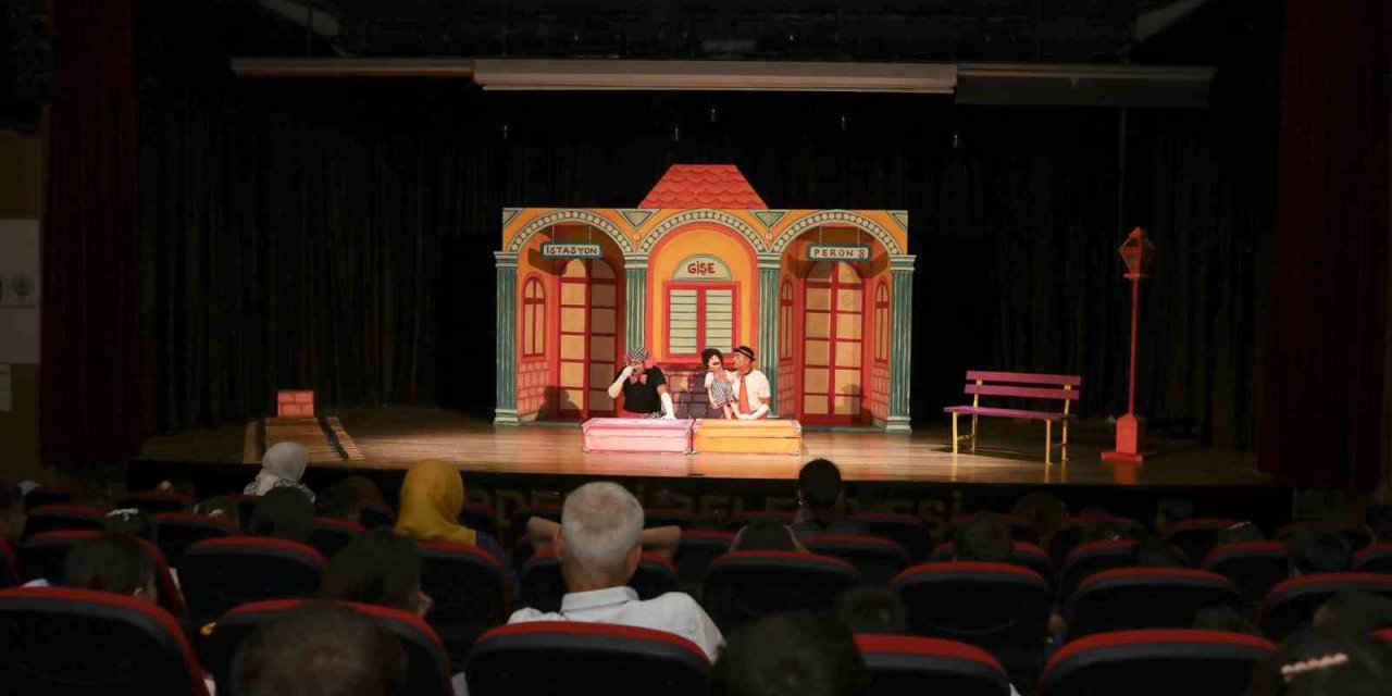 Şehir Tiyatrosu Perdelerini Erdemlili Çocuklar İçin Açtı