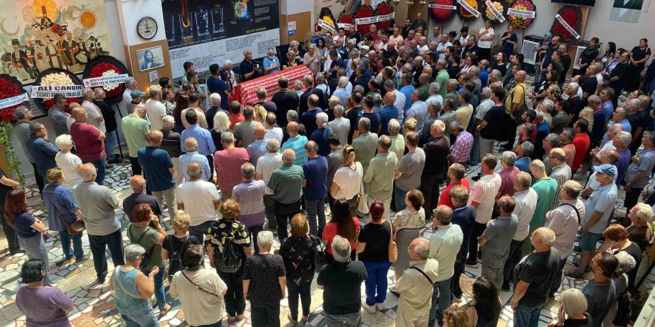 Hayatını Kaybeden Gazeteci Zeki Özer, Son Yolculuğuna Uğurlandı