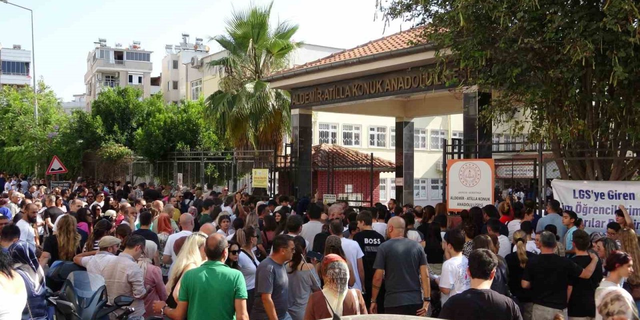 Antalya’da Lgs Sınavı Öğrenciler Kadar Velileri De Heyecanlandırdı