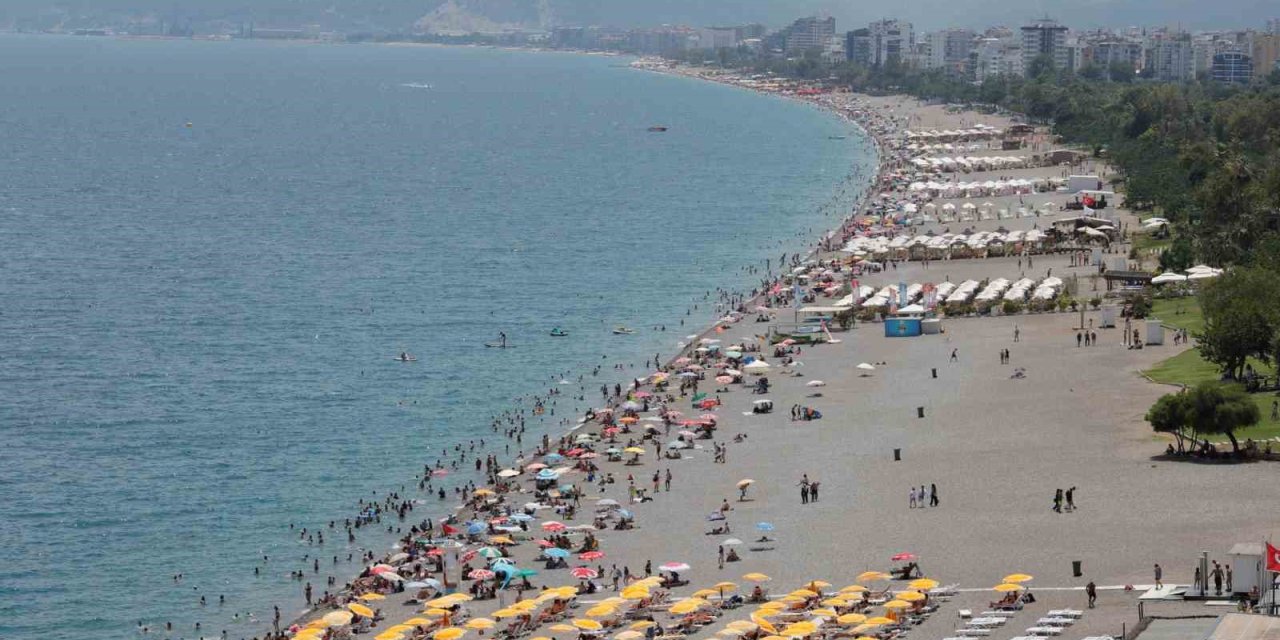 Antalya’da Termometreler 35 Dereceyi Gösterdi, Lgs’den Çıkanlar Denize Koştu