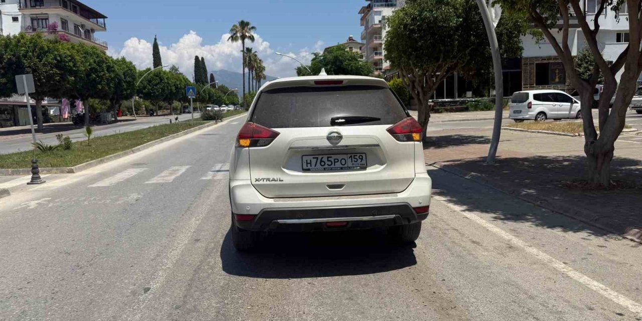 Yayaya Yol Veren Araca Çarpmamak İçin Kaza Yaptı