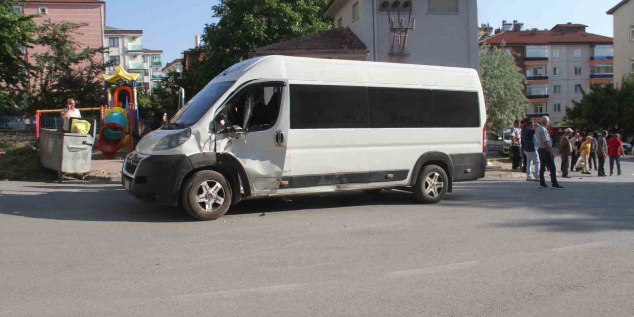 Minibüs İle Çarpışan Motosiklet Sürücüsü Hayatını Kaybetti