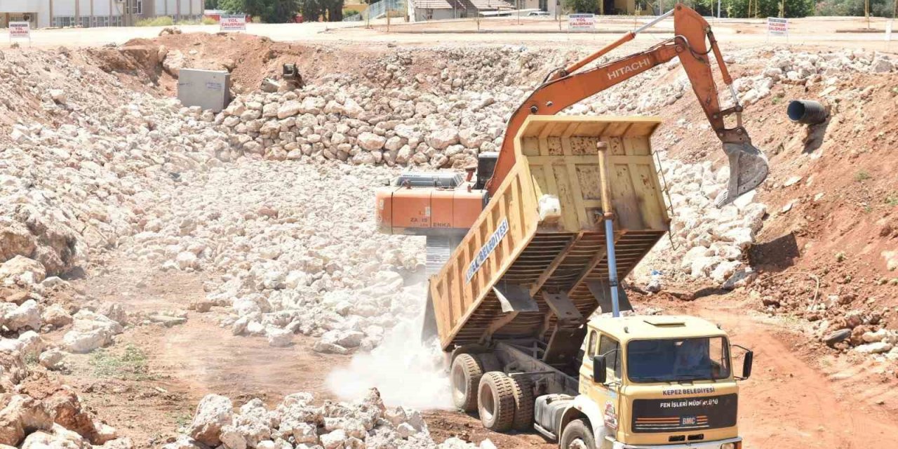 Kepez’de Su Baskınlarına Karşı Hummalı Çalışma