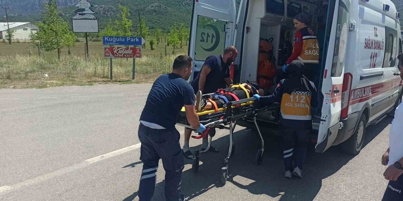 Konya’da Motosiklet Virajı Alamadı: 2 Yaralı