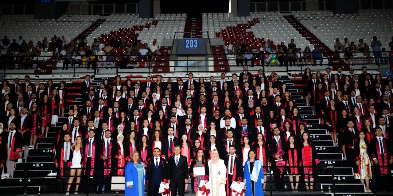 Aü’de 289 Hekim Coşkuyla Mezun Oldu