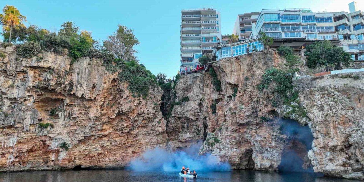 Antalya’da Denizden Ve Karadan Haşerelerle Mücadele Başlatıldı