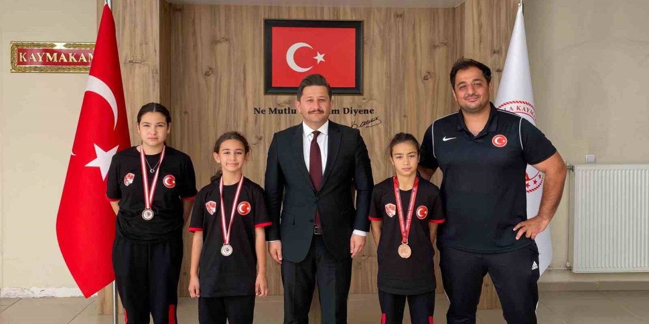Ulukışla’nın Küçük Kız Güreşçileri Türkiye Şampiyonası’nda Tarih Yazdı