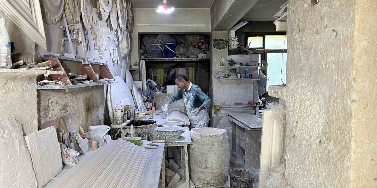 37 Yıldır Alçıyı Sanat Eserine Dönüştürüyor