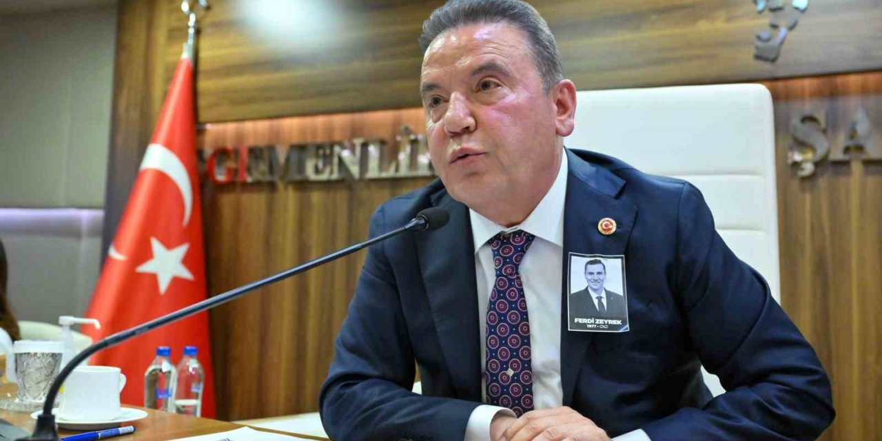 Başkan Böcek, Türkiye’nin En Başarılı İkinci Belediye Başkanı Seçildi