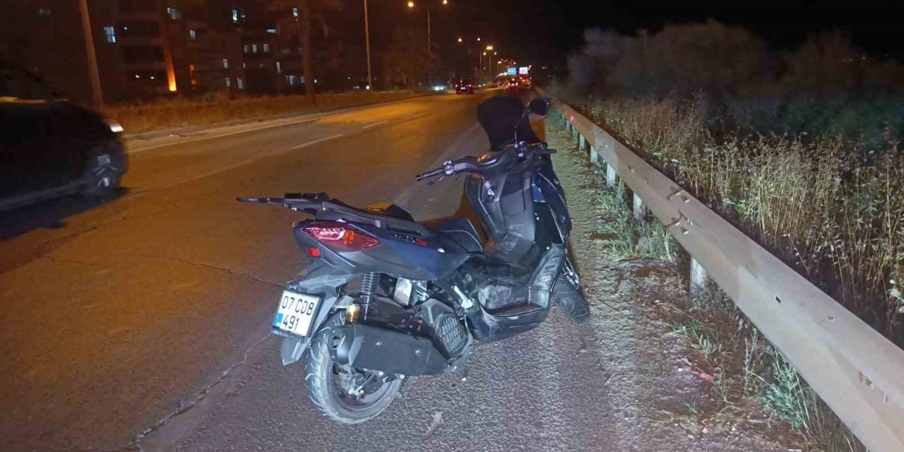 Kontrolden Çıkan Motosiklet Devrildi: 2 Yaralı