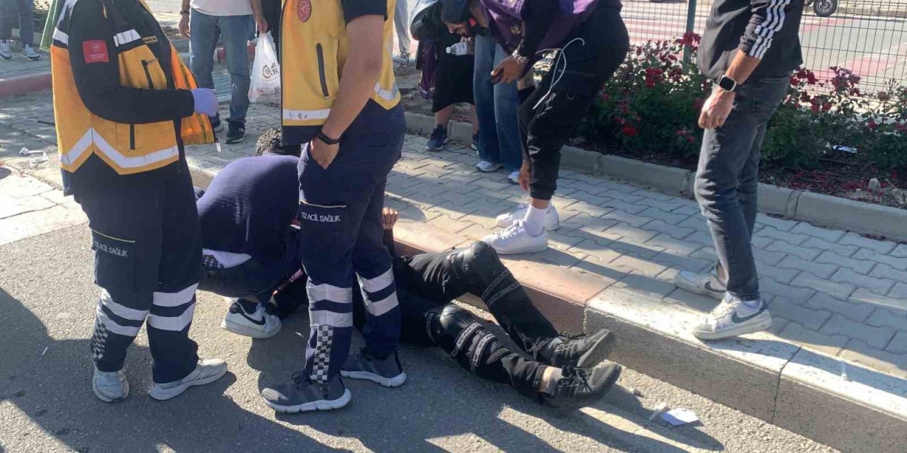 Karaman’da Otomobille Çarpışan Motokurye Yaralandı