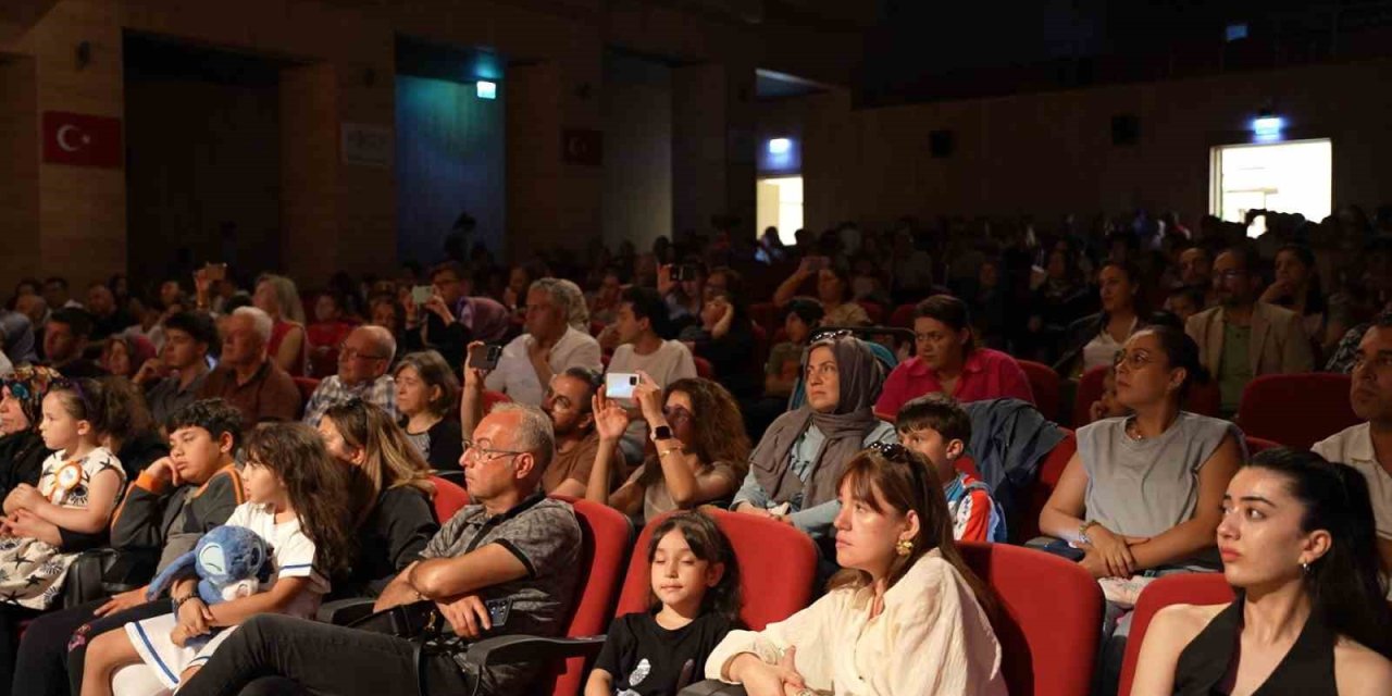 Niğde’de Öğrencilerden İngilizce Tiyatro