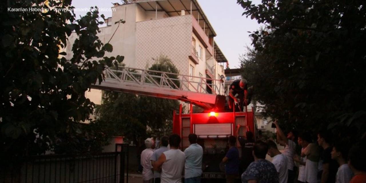 Binadan Gelen ’Kötü Koku’ İhbarı Polisi Harekete Geçirdi