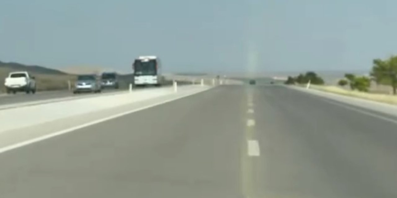 Ters Şeritten Giden Kamyonet Yürekleri Ağza Getirdi