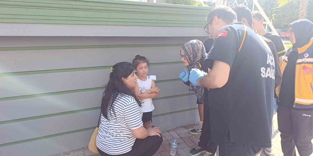 Küçük Kızı, Kazada Hafif Yaralanan Annesinden Ayrılmak İstemedi