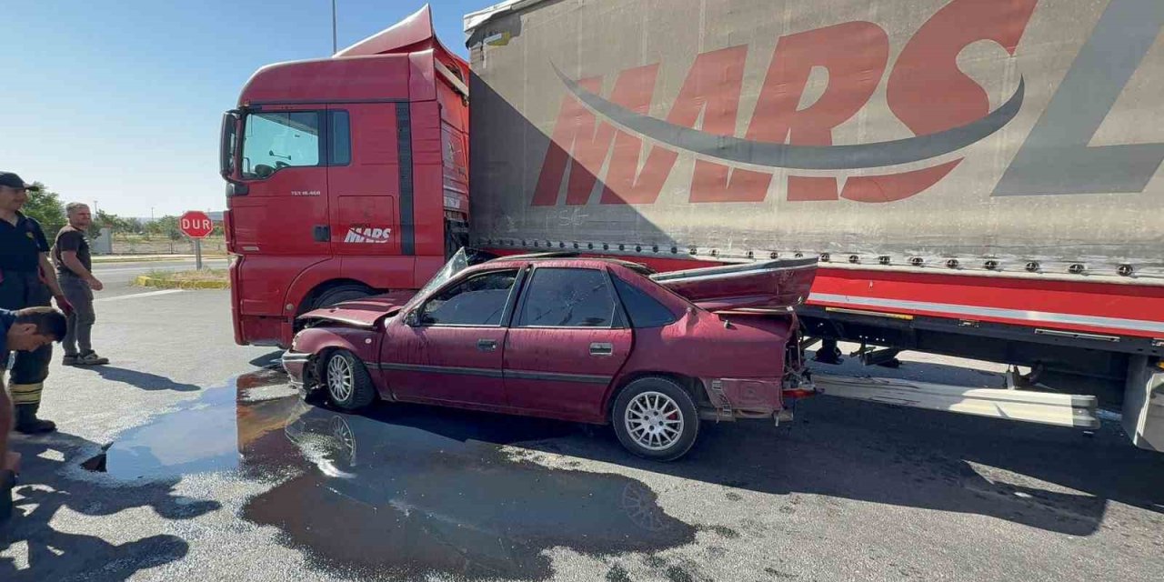 Aksaray’da Tırla Otomobil Çarpıştı: 2 Yaralı