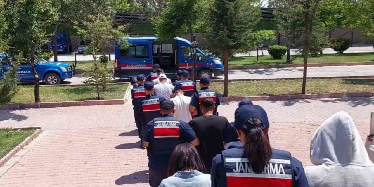 Aksaray’da Uyuşturucudan Gözaltına Alınan 3 Kişi Tutuklandı