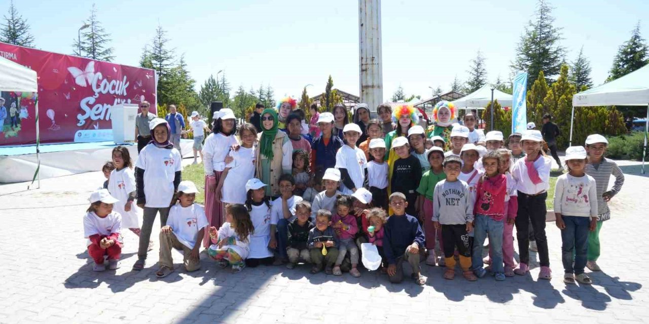 Tarlada Değil, Şenlikte Buluştular