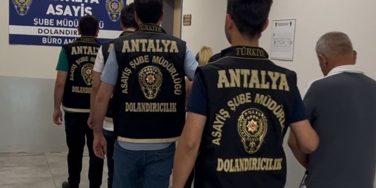 Antalya’da Sahte Altınla Kuyumcuları Dolandıran 4 Şüpheli Yakalandı