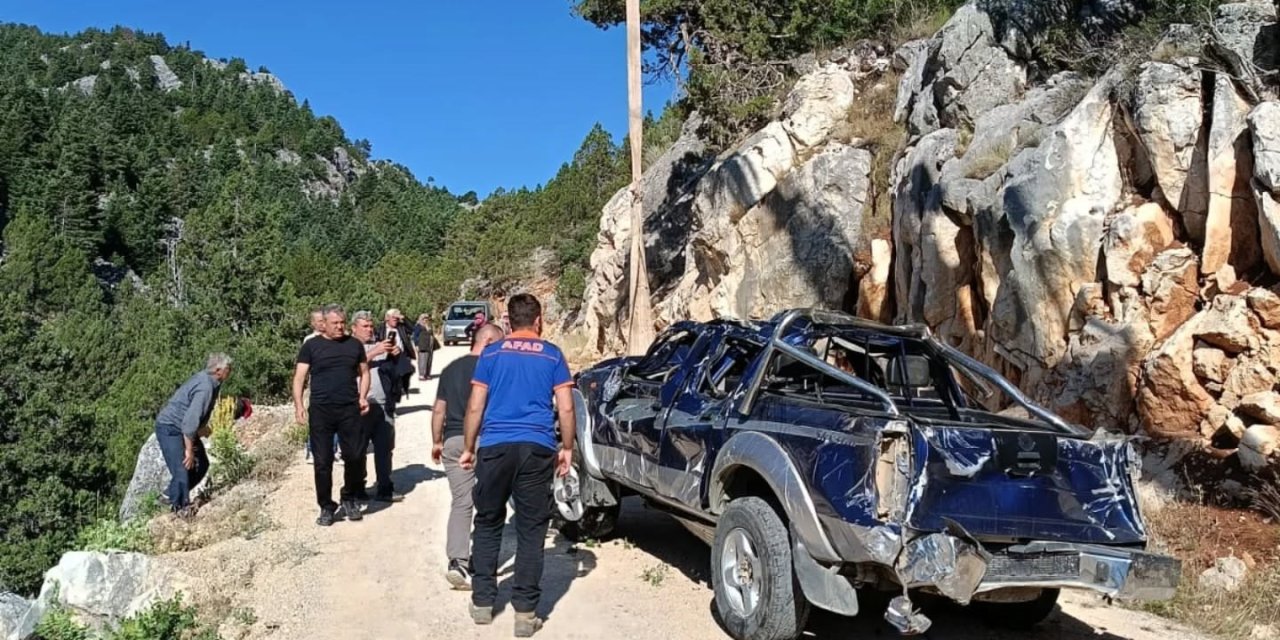 Uçuruma Yuvarlanan Kamyonetin Sürücüsü Hayatını Kaybetti