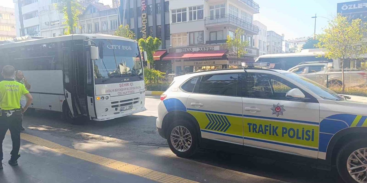 Süresi Dolmuş Ehliyetle Minibüs Kullanan Sürücüye 3 Bin 755 Tl Ceza