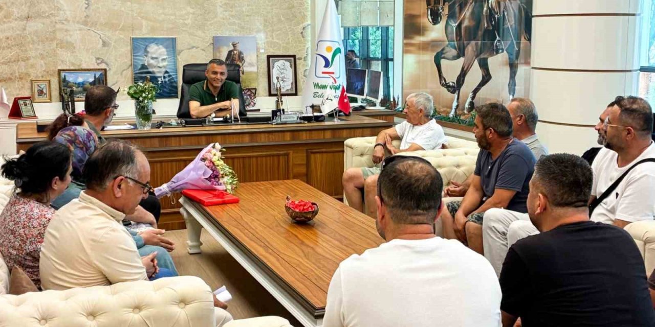 Manavgat Belediye Başkanı Kara, Pazar Esnafını Dinledi