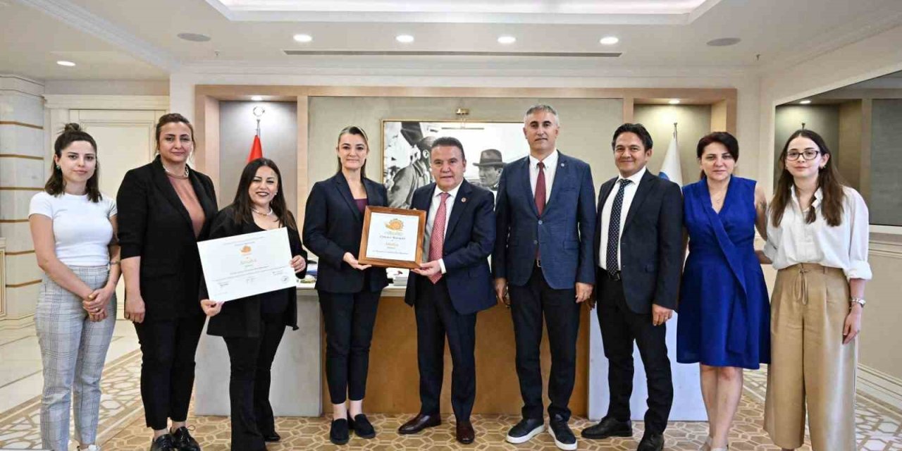 Cittaslow Fikir Maratonu Ödülü Başkan Böcek’e Takdim Edildi