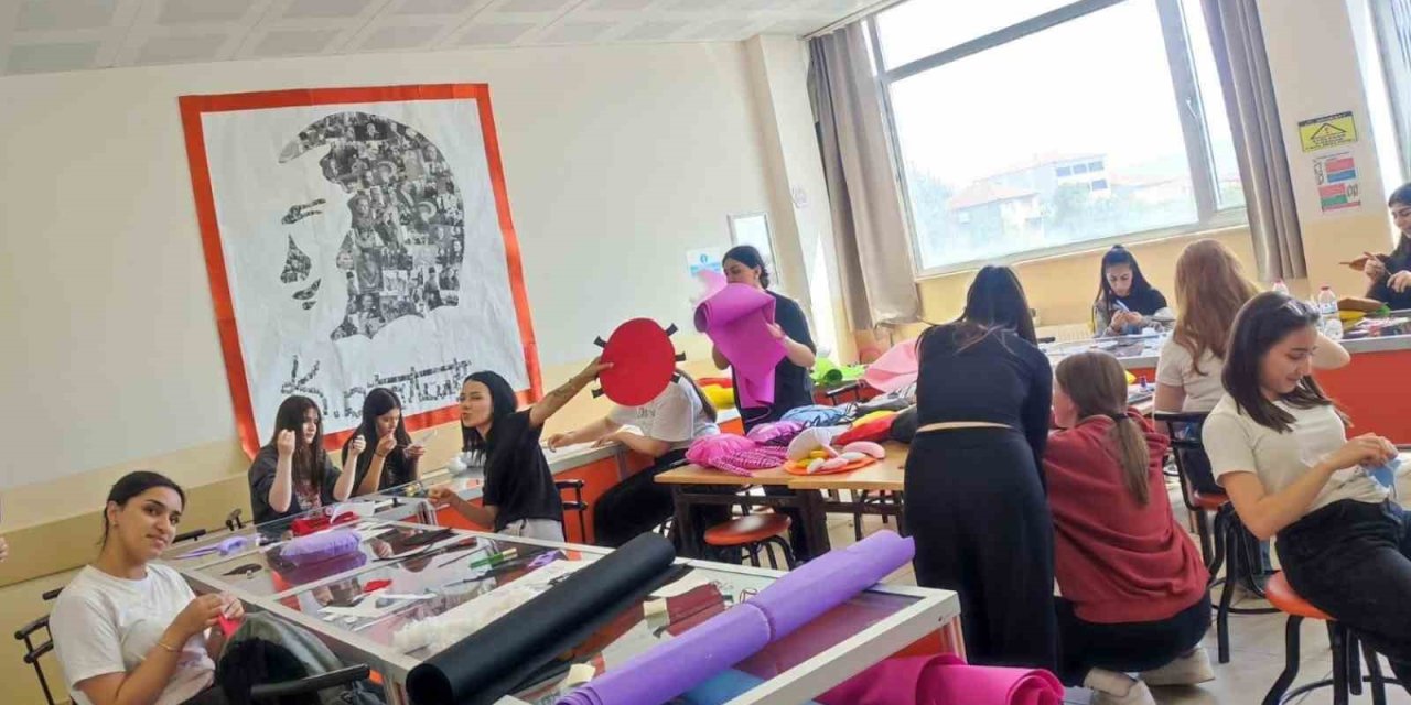 Bir Oyuncak Bin Umut: Akdenizli Öğrenciler Depremzede Çocukların Hayallerine Dokundu