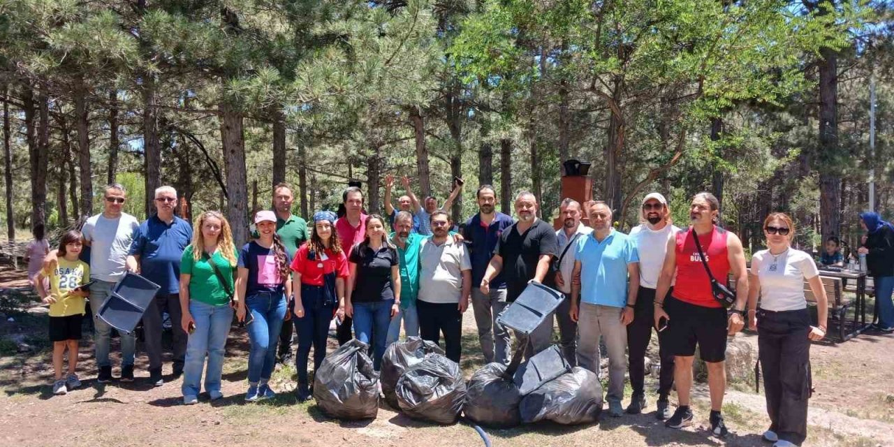 Niğde’de Öğretmenlerden Doğa İçin Anlamlı Etkinlik: Seminer Kapsamında Çöp Topladılar