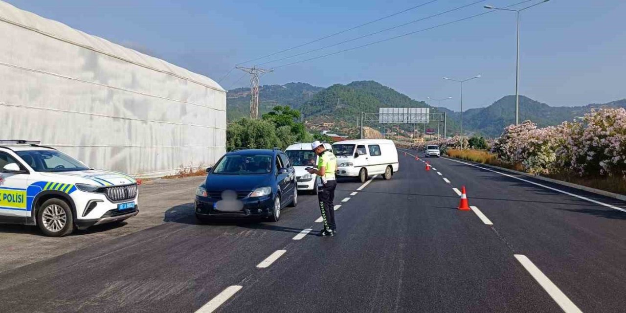 Antalya’da 2 Haftada 33 Bini Aşkın Sürücüye Ceza Kesildi