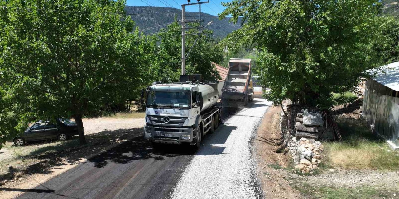 Kaş Beldibi Ve Sütleğen Grup Yolu Asfaltlanıyor