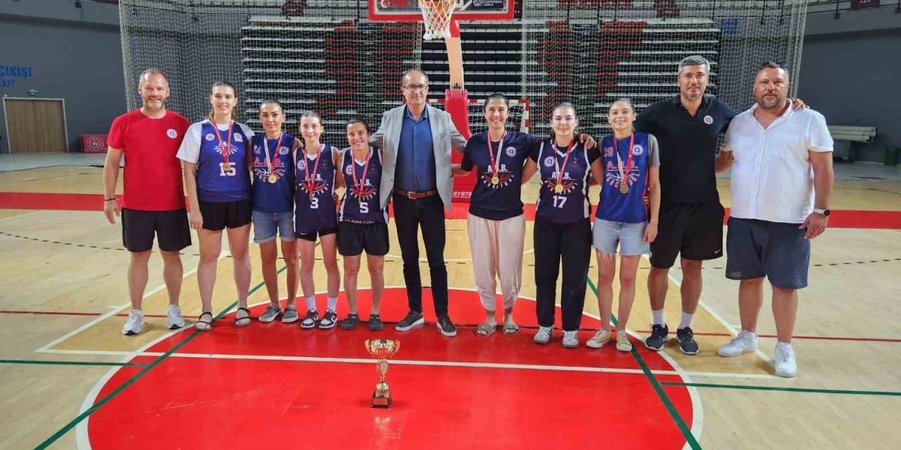 Antalya Büyükşehir Belediyesi, Büyük Kadınlar Kategorisi’nde Şampiyon Oldu