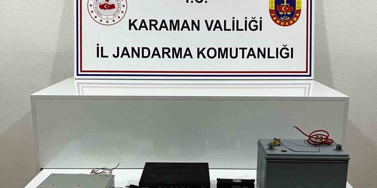 Karaman’da Mescitten Ses Sistemi Çalan 2 Şüpheli, Kameradan Tespit Edilip Yakalandı