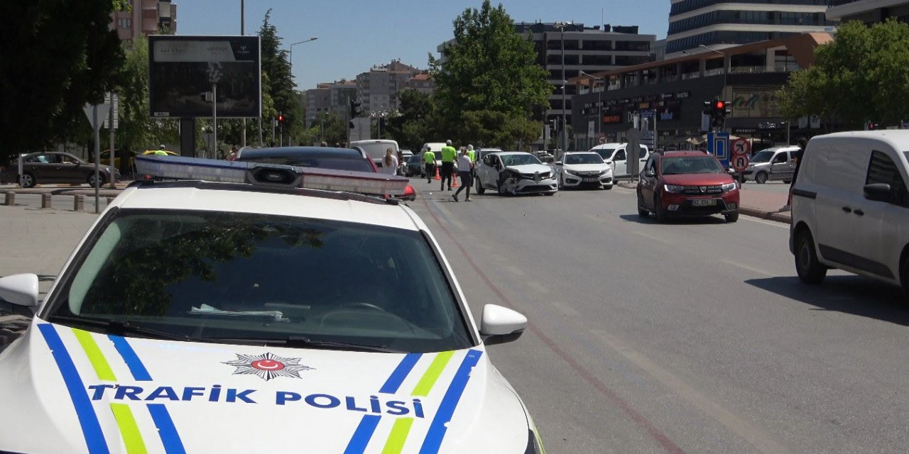 Konya’da Hatalı Dönüş Kazası: 3 Yaralı