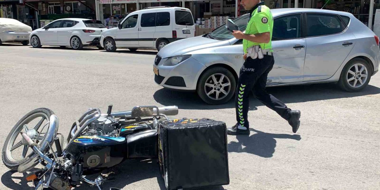 Karaman’da Kurye Kazası: Otomobille Çarpıştı, Yola Savruldu!