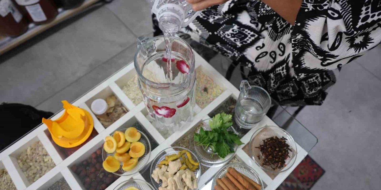 Saray Şerbetleri Yaz Hararetini Alıyor