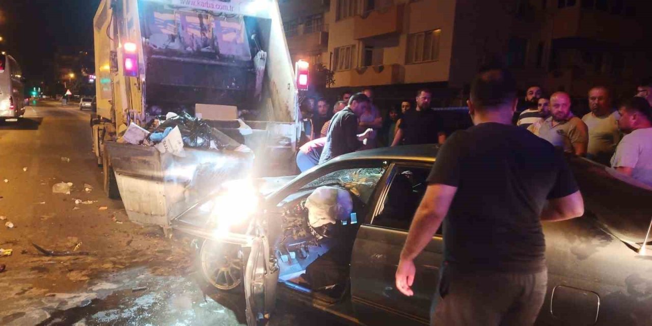 Mersin’de Alkollü Sürücünün Çöp Aracına Çarptığı Kazada 1 Temizlik Personeli Öldü 4’ü Yaralandı